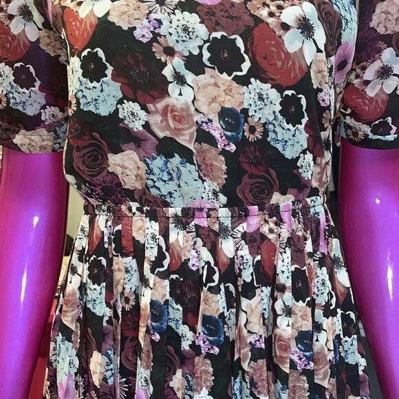 Pins and needles pleated floral dress - Picture 2 of 13